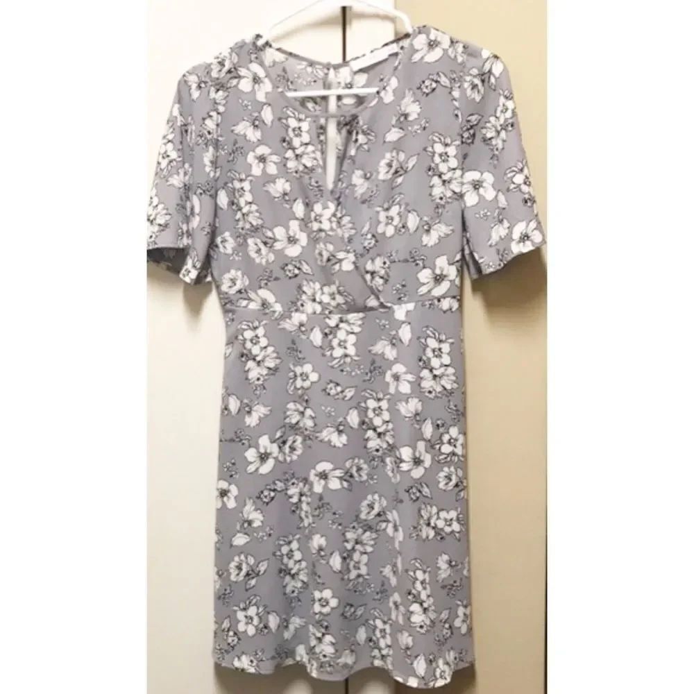 ✨ HP✨Lush Grey Floral Keyhole Dress✨